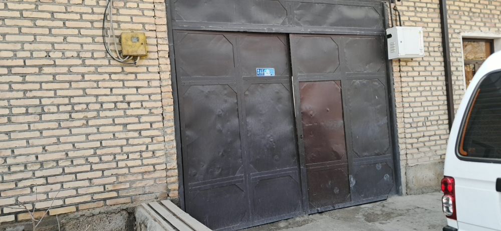 Дарвоза сотилади