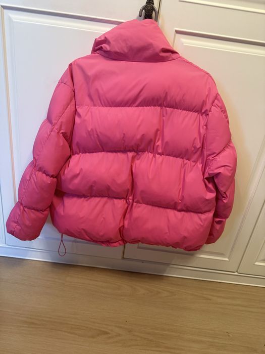 Продается куртка для девочек- девушек