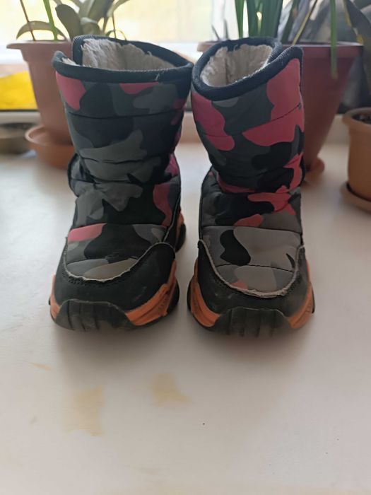 Отдам обувь на зиму 25-26р