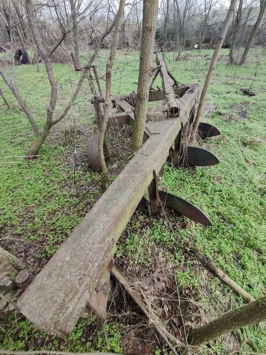 Плуг и култиватор