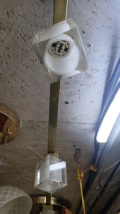 Продам люстру новая