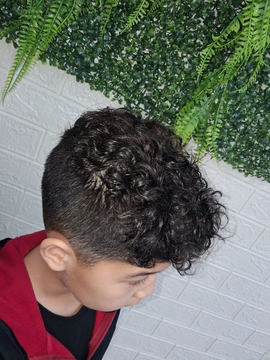 Окрашивание волос, стрижки