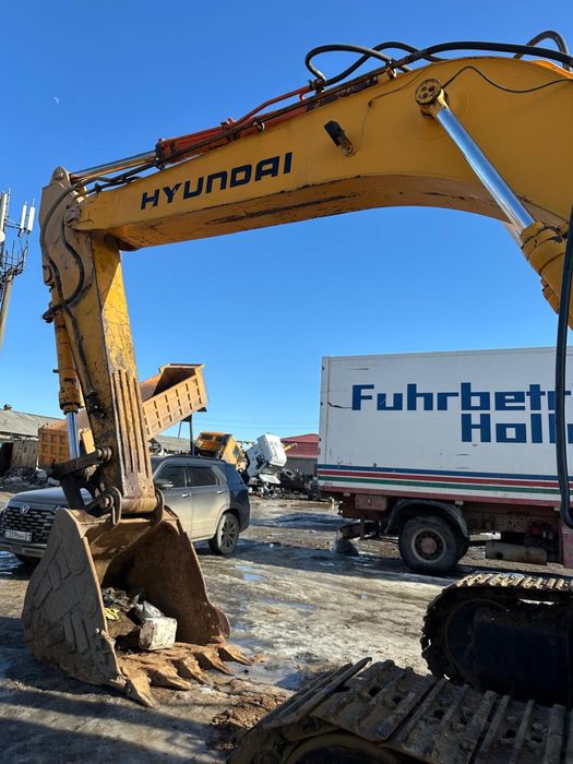 Гусеничный экскаватор. Ковш 1,6