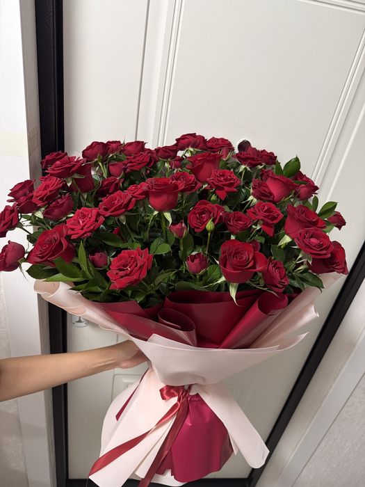 Цветы свежие,красные розы