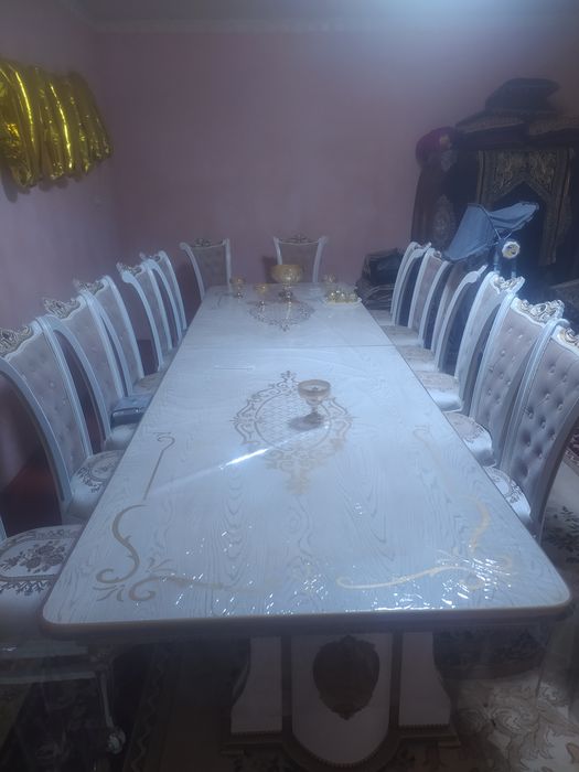 Замонавий стол стул сотилади 18 кишилик лекин бизда 14стули бор