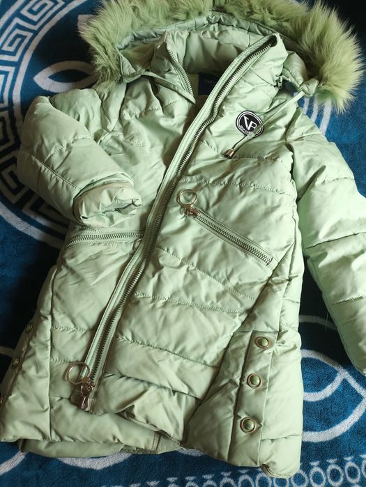 Продам куртку тепл. на девочку 6-7 лет