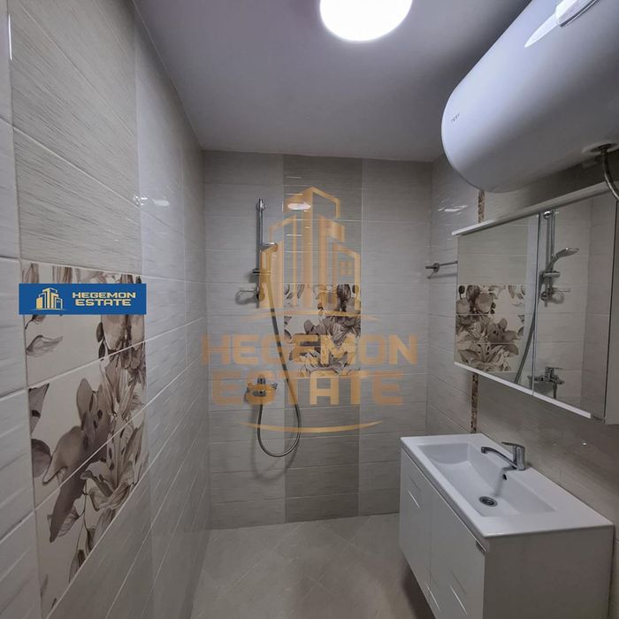 Продава се Тристаен апартамент в Варна, Възраждане 1 - 71 кв.м за 2423 €/кв.м - Снимка #12