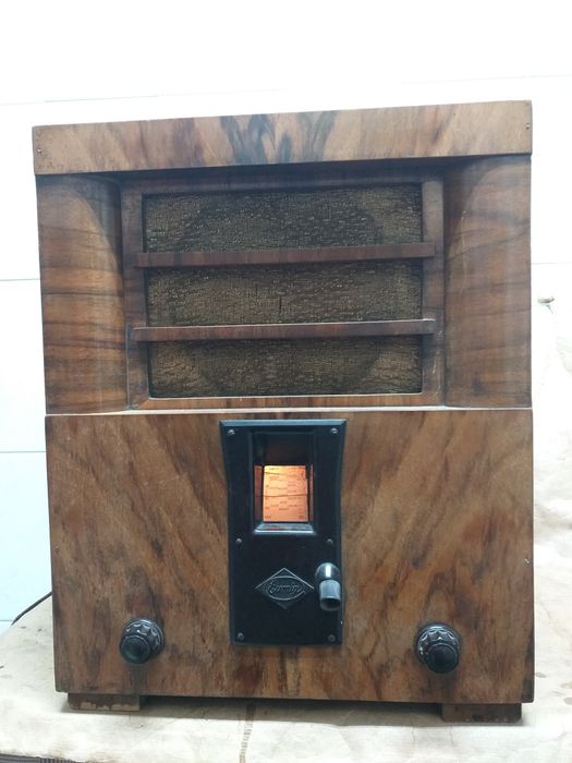 Radio vechi de 92 de ani, funcțional