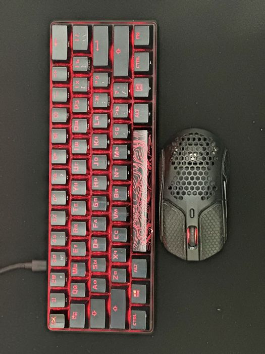 Клава; коврик; мышка;наушник от HyperX