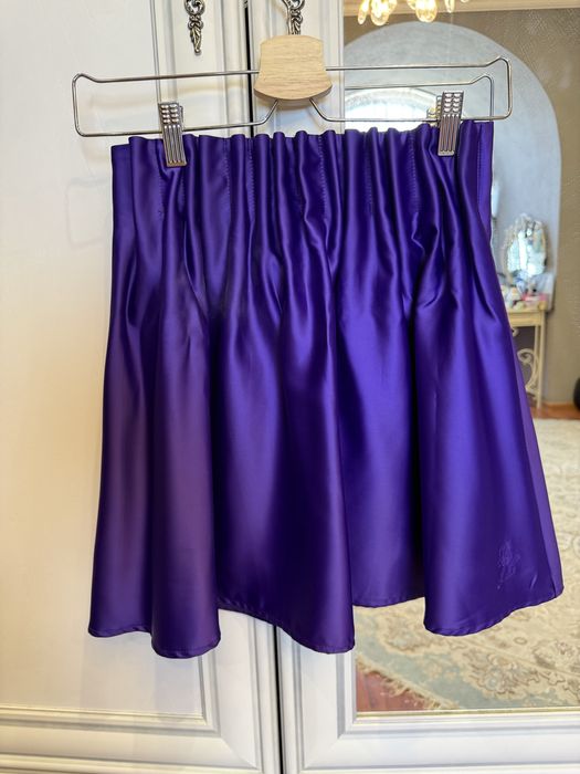 Юбки выше колена