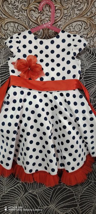 Продам платья нарядные