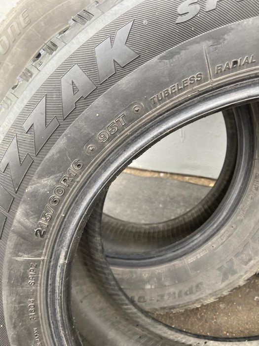 Продам две шины Bridgestone