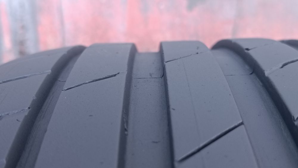 225/50/17 Kumho .
