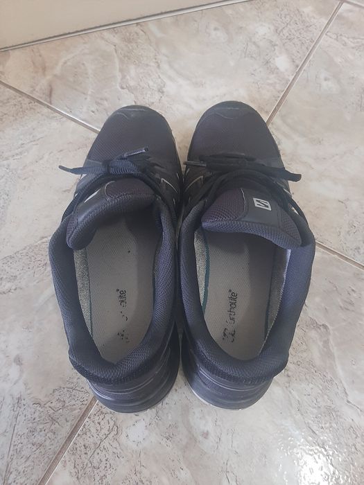 Здравейте продавам оригинални маратонки Salomon 42ри номер леки удобни почти нови