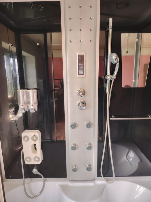 Cabină de duș cu hidromasaj și cadă