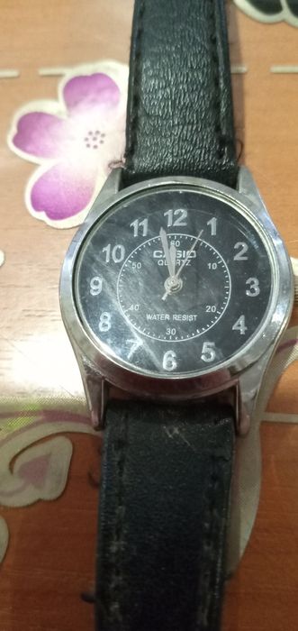 Продам женские наручные часы.