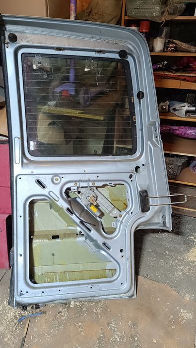 Продам двери бус Т4 каравелла