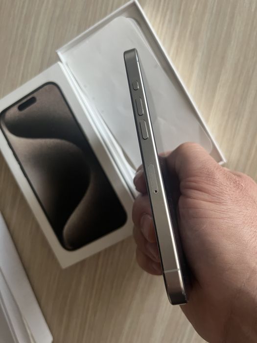 Iphone 15 pro  foarte bun
