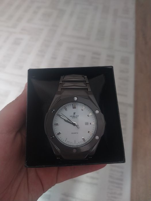 Продам срочно наушники + часы
