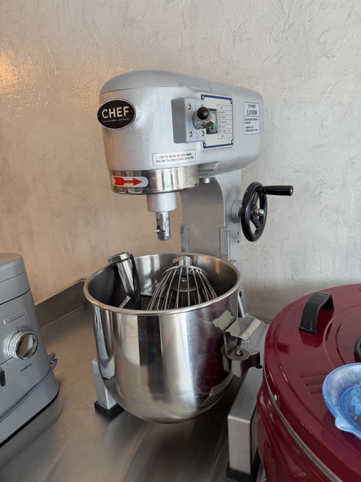 Промышленный планетарный миксер 15л