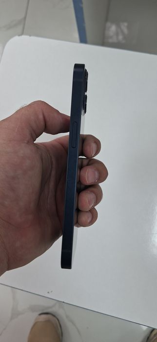 Продам iPhone 13