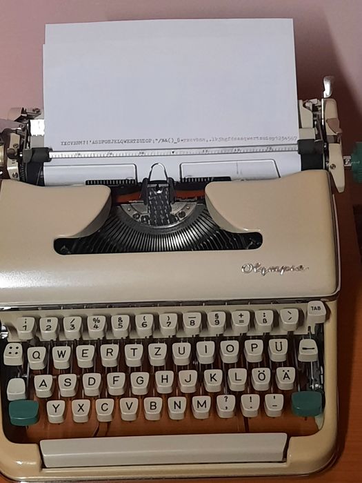 Mașină de scris Olympia SM2 impecabilă