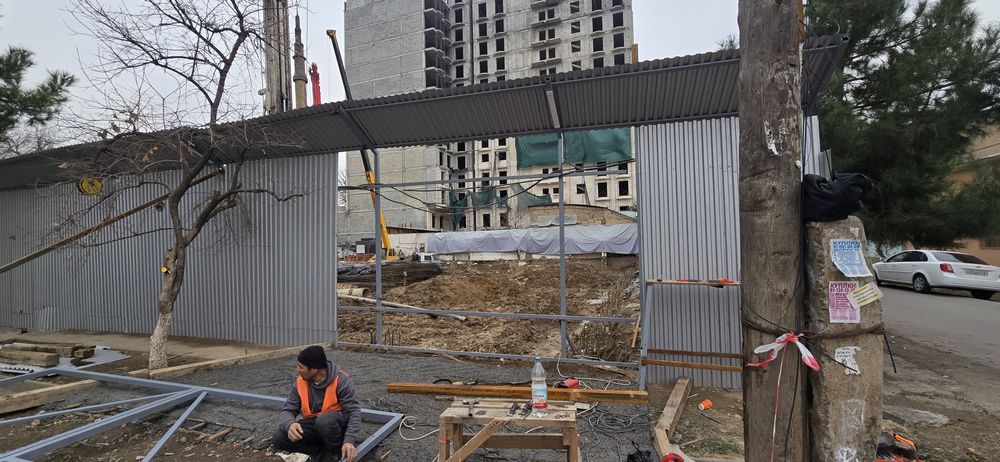 Мезонин межэтажный, забор из профнастила, откатные ворота под ключ