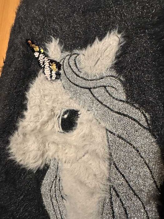 Pulover fetiță H&M 8-10 ani, pufos, model unicorn, ca nou