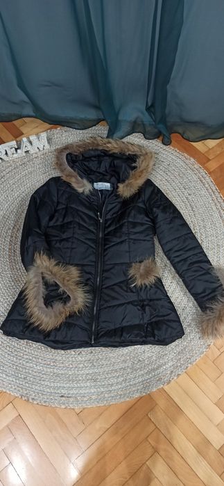 Кокетно черно шушляково яке с естествен пух