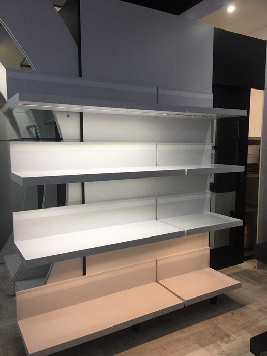 Мебели за обзавеждане на магазин