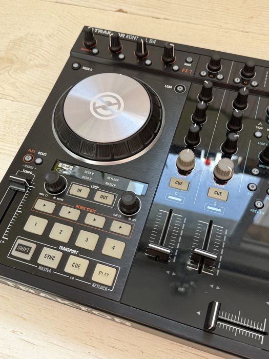 Consola native instruments Dj TRAKTOR kontrol S4 MK3
