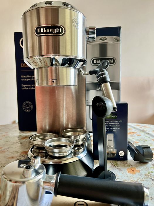 Кафемашина  DeLonghi Dedica EC685.M