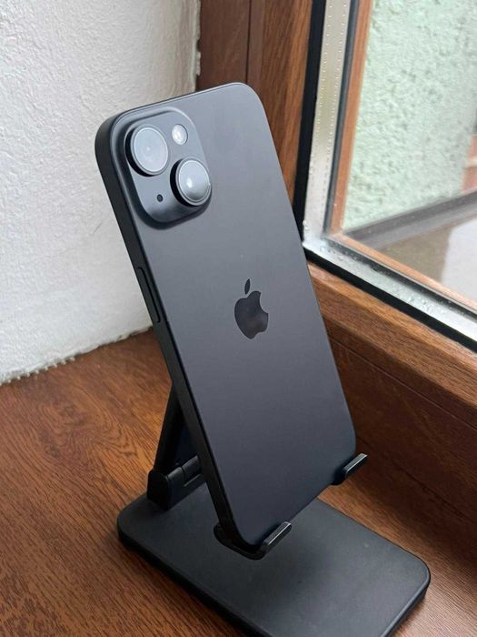 Vând iPhone 15,  în stare impecabilă