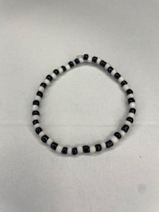 Продавам ръчно изработени гривни