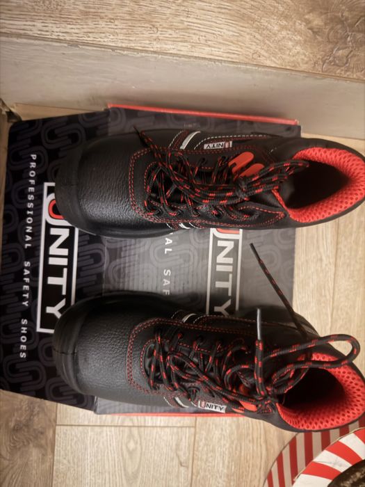 Дамски работни боти