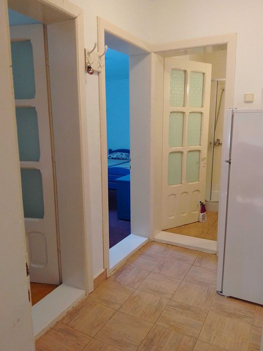 Închiriez la vilă  apartamente 5 locuri și în perioada beach please