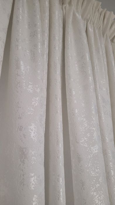 Draperii albe si turcoaz