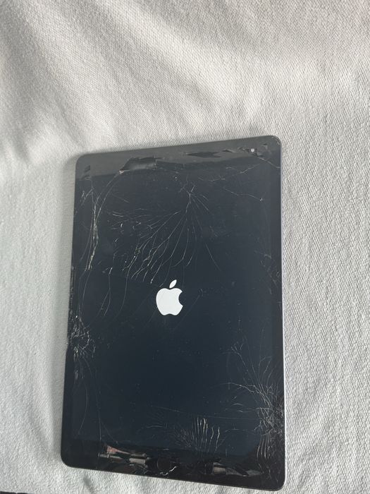 ЗА ЧАСТИ! Таблет Айпад , ipad 10.2 (2021) Wi-Fi 9th А2602 , 64GB , Ipad A2602