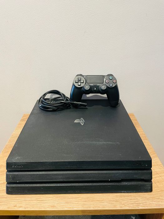 PlayStation 4 PS4 Pro 1TB
