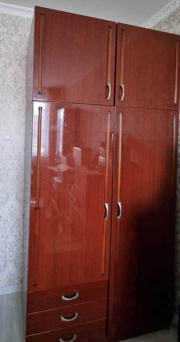 Продаю шкаф для одежды с антресолью