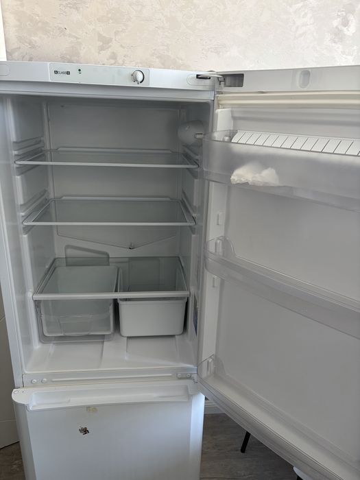 Холодиьник Indesit в отличном состояние
