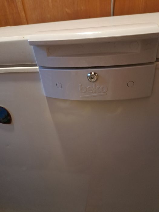 Vând  ladă frigorifică beko