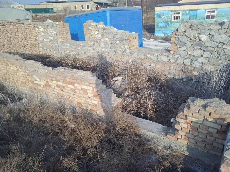 Курилиши тугалланмаган ер майдони 5 сотихга  эга булган дала ховли