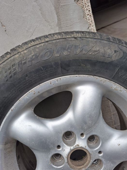 De Vânzare : jante aluminiu Land Rover freelander , cu cauciucuri de iarnă 215/65/R16