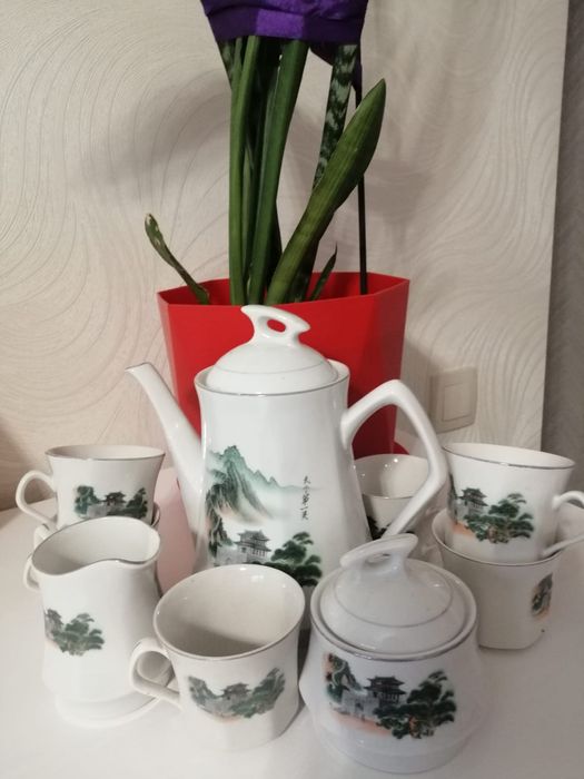 Продам чайные чашки, чайник, молочник, сахарница