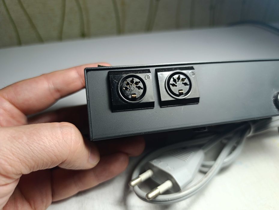 Предусилитель корректирующий (фонокорректор) Dual TVV-47