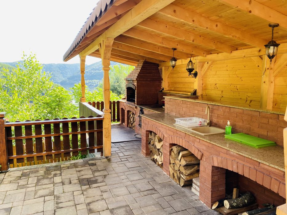Cabana de inchiriat cu ciubar/Lacul Tarnita/Vila Tarnița/