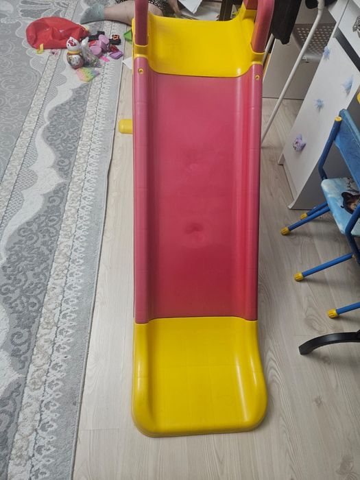 Продам пакет игрушками и горкой