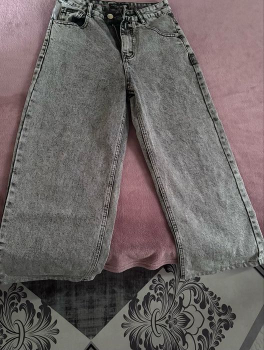 продам джинсы новые одевали один раз