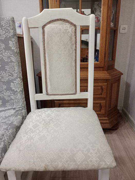 Продам стол и стулья